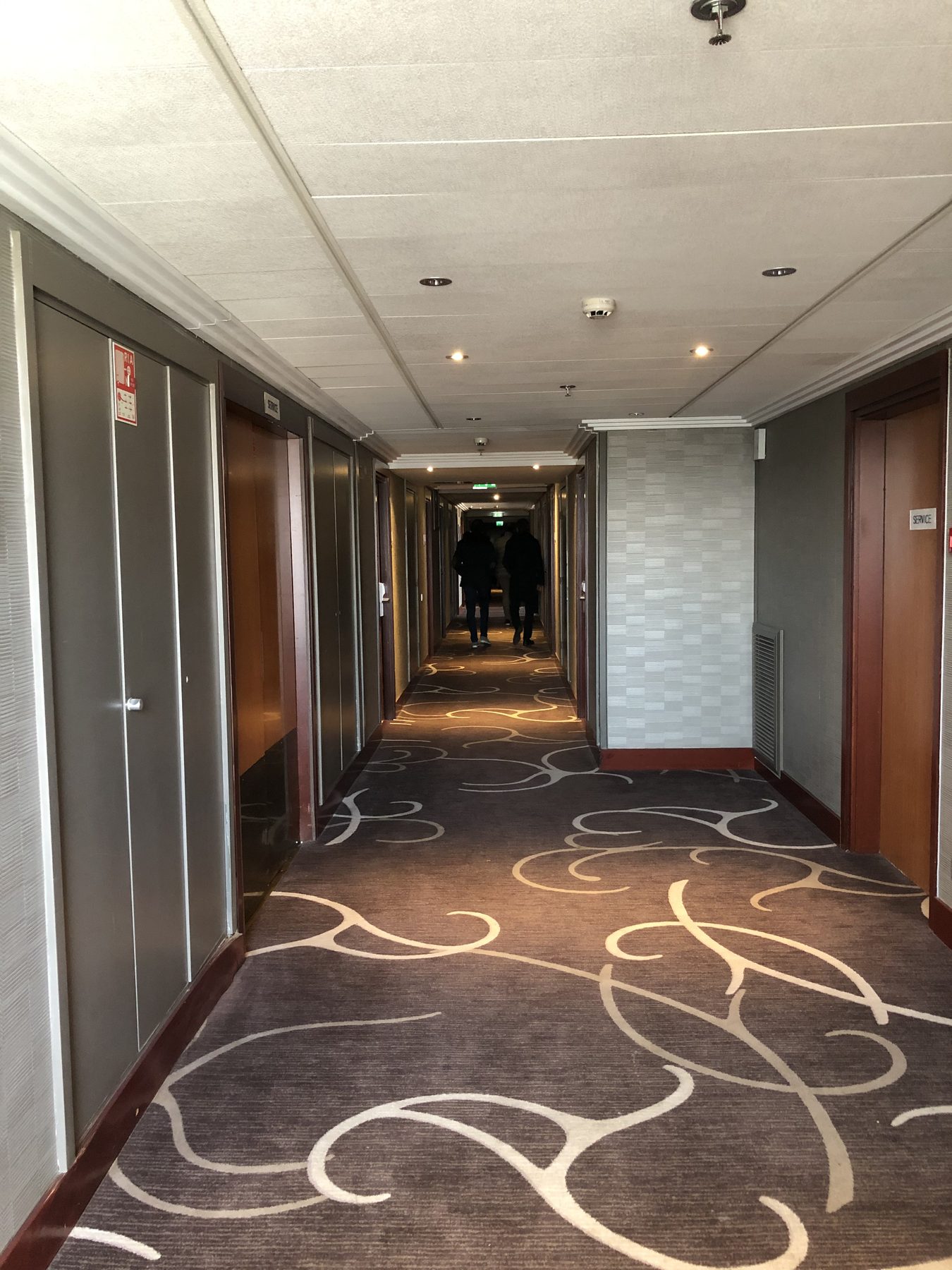 Couloir de l'ancien Crowne Plaza avant sa transformation