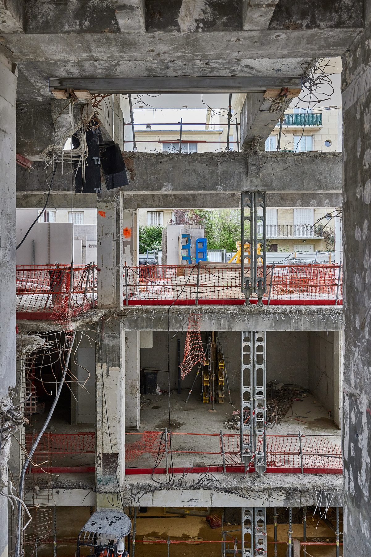 Structure ouverte de l'ancien bâtiment en cours de transformation